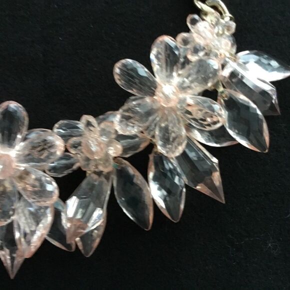 Flower cluster acrylic pink necklace with extender. J0019 - Picture 3 of 8